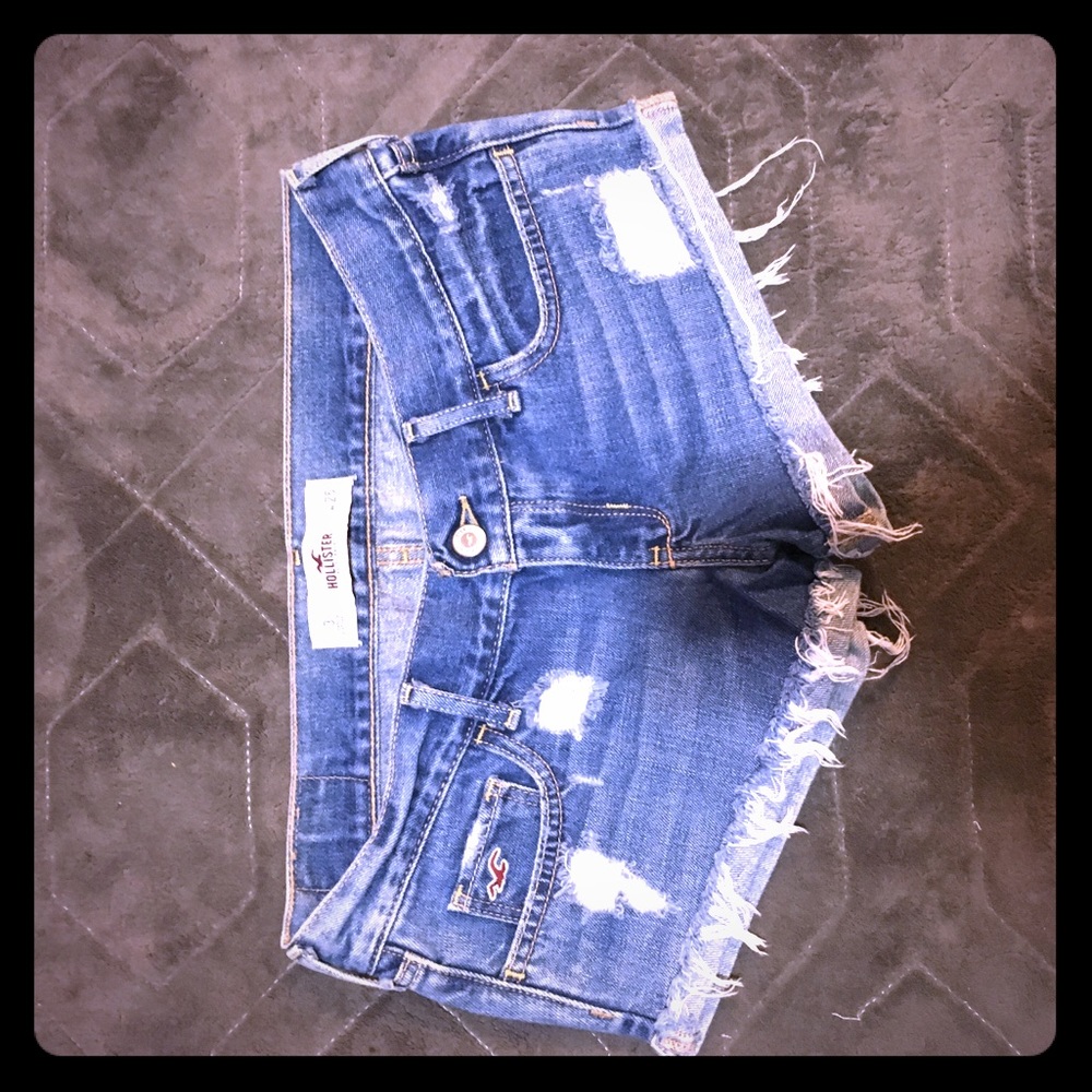 Super cute hollister distressed shorts 3